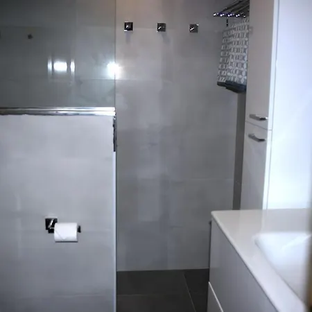 Fantastic Penthouse, First Line Beach, Centric